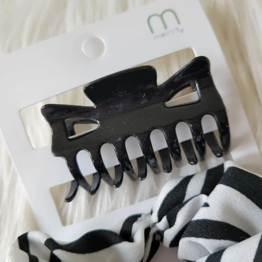 Black & White Accessories Set
